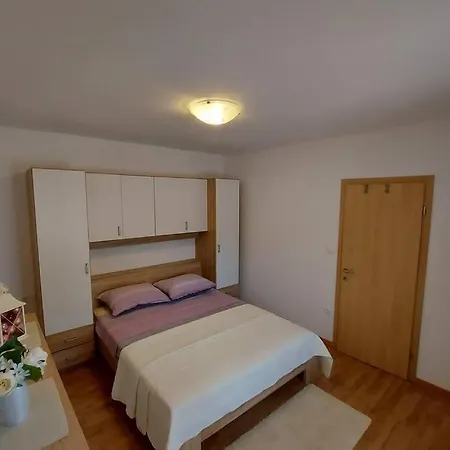Vrlika, Peruca Lake Holiday House Apartment