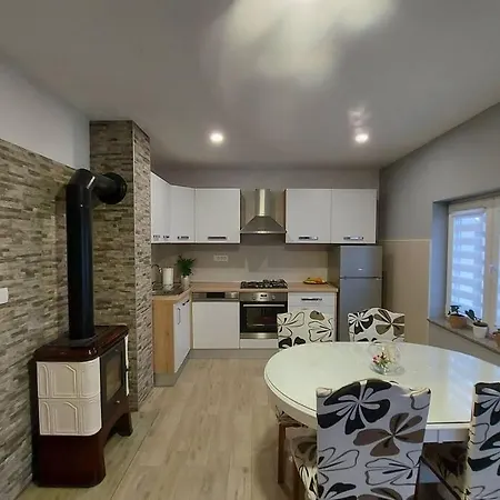Apartment Vrlika, Peruca Lake Holiday House