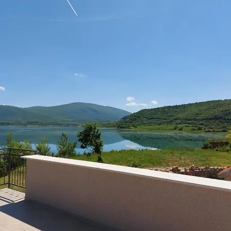 Vrlika, Peruca Lake Holiday House *