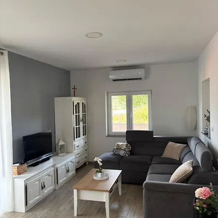 Vrlika, Peruca House Apartman